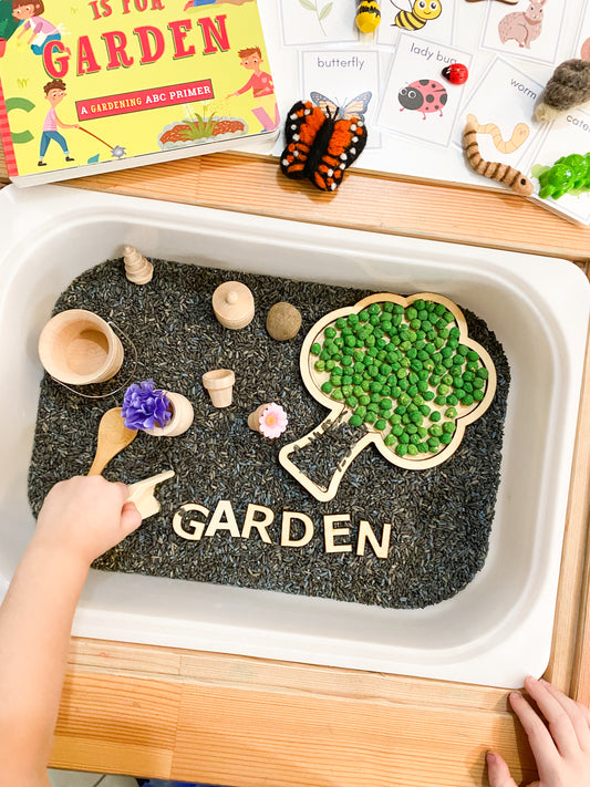 Deluxe Garden Kit with Book and Flashcards